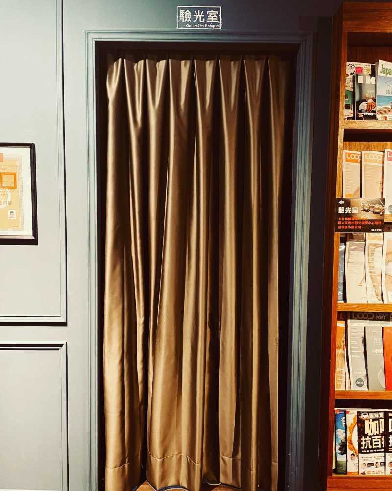 可愛的驗光室，好像任意門